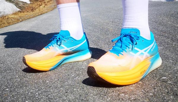 Asics Metaspeed Sky+ -karbonplate, god demping og effektiv stegavvikling